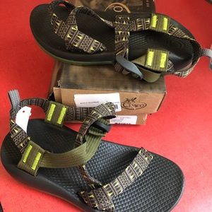 chaco shoes near me